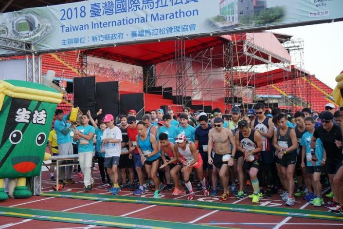 2018台灣國際馬拉松賽    4000人體育場開跑