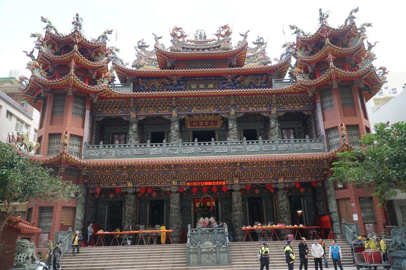 擲筊問媽祖竹北無極廣聖宮環保金爐開灶