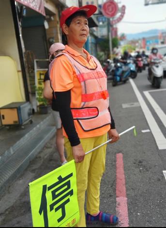二重國小績優導護志工游徐玉蘭　長達30多年守護孩子安全上學路