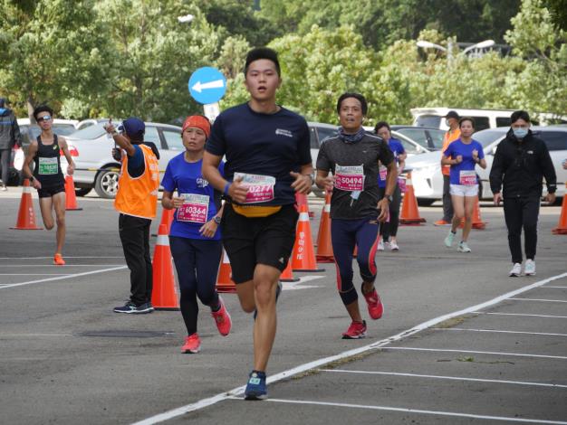 第12屆遠東新世紀馬拉松跑 2900位跑者熱力開跑