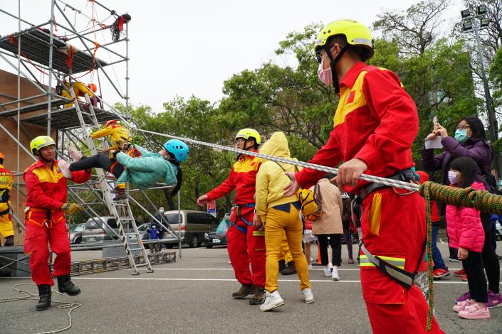 竹縣消防局與竹北扶輪社共同舉辦園遊會