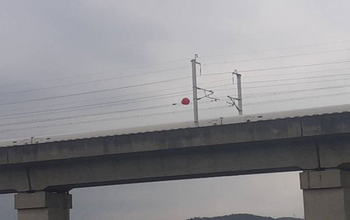 注意!高鐵沿線不要施放氣球、風箏、空拍機空飄物　違者將觸法 共2張圖片