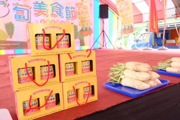 上林社區蘿蔔節推牛奶蘿蔔產品　小孩做客家蘿蔔粄好興奮! 共4張圖片
