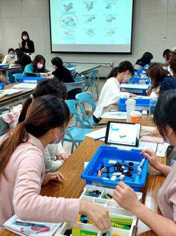 凱比同學機器人師資培訓啟動 竹縣攜手教師為兒童學習樂園做準備 共3張圖片