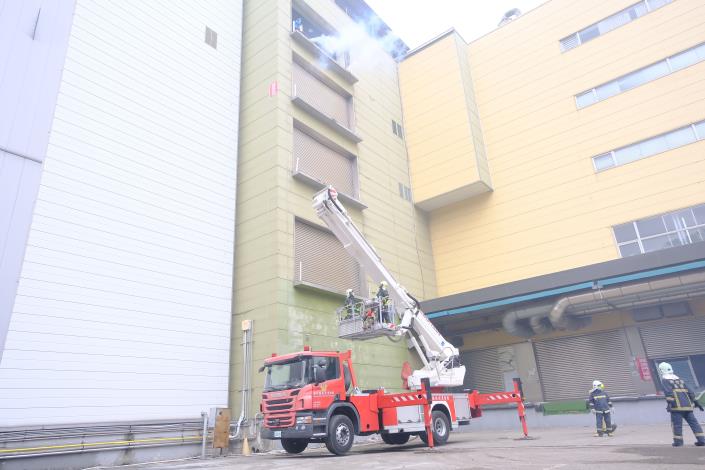 竹縣消防局科技工廠救災演習  實戰提升救災能力 共3張圖片