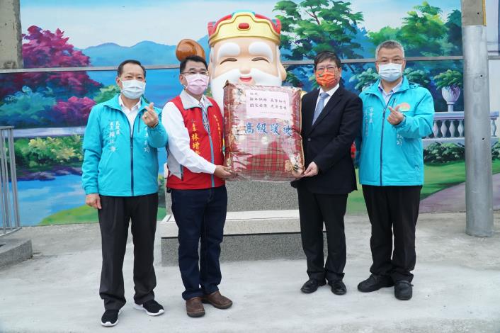 竹北市泰和里福德宮意象公仔揭幕暨捐500床棉被送暖活動