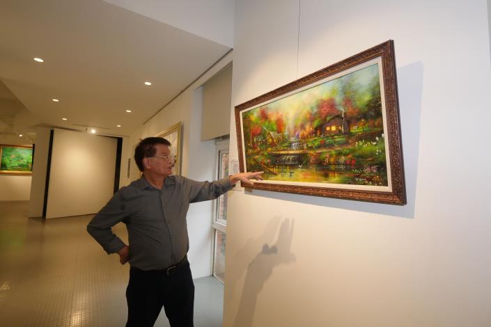 用愛讓原民與客家化為畫 旅美45年畫家鍾文熙首展在新竹縣