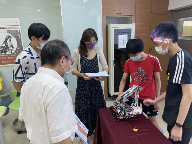 竹縣市AI智慧機器人大賽     六家高中、成功國中晉級全國賽