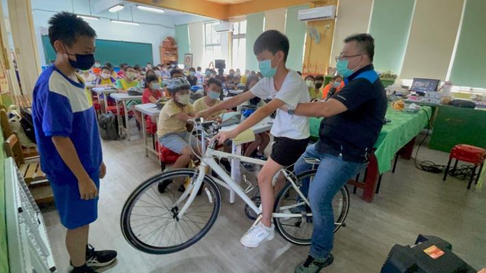 竹縣辦學生自行車營 宣導騎乘觀念