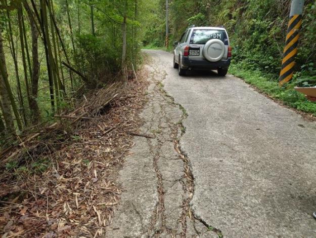 官網-養老道路年久失修路面破損，且缺乏排水設施造成路面下陷