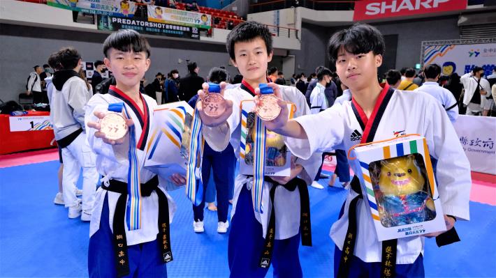 官網湖口高中選手蕭敏邑、高山、朱天宇、蕭敏邑(左至右)獲國男團體銅牌.JPG