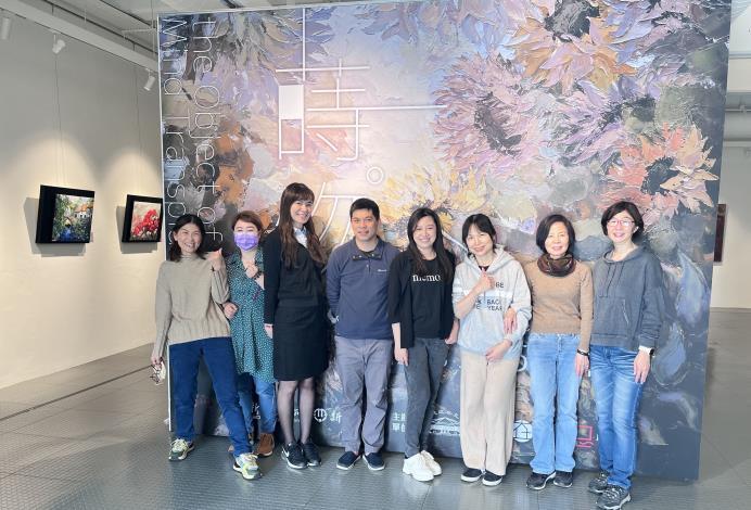 官網-林嘉珍老師(右4)的師生聯展，邀請民眾感受他們對生活與藝術的熱忱