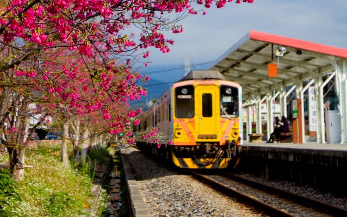 官網-「橫山走走」主打鐵道觀光遊程，打造全台獨家設計的鐵路解謎。