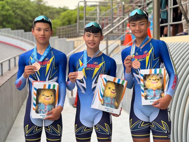 新竹縣新豐國中小將奪下自由車國男組團體競速賽銅牌