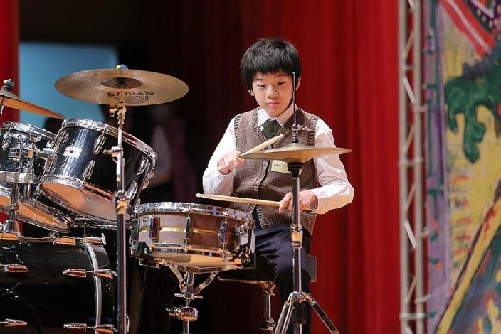 安興國小學生施翯在音樂領域大放異彩，獲總統教育獎