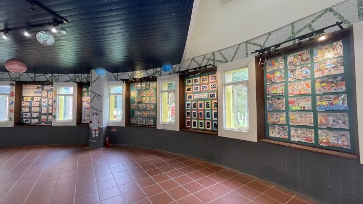 官網-小圓樓興隆畫廊提供學生藝術作品展示空間