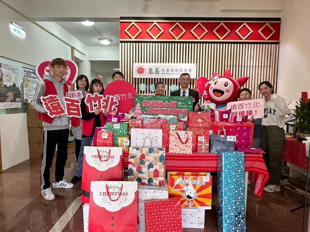 網  ~縣府、遠百和社會愛心  促成溫馨的聖誕禮物捐贈活動8193549_0