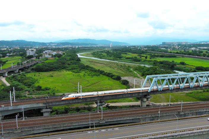 官網-台知園區與竹科三期銜接道路新闢工程(可行性評估)預定由竹北市「台知園區」計畫道路往南，新建科技大橋跨頭前溪及台68線，至竹東地區銜接公道路，連結至竹科三期，未來方便兩基地互通，同時紓解經國橋、高鐵橋下交通。