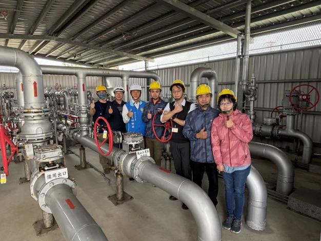 官網-總經理邱世昌與同仁到場關心通氣作業狀況