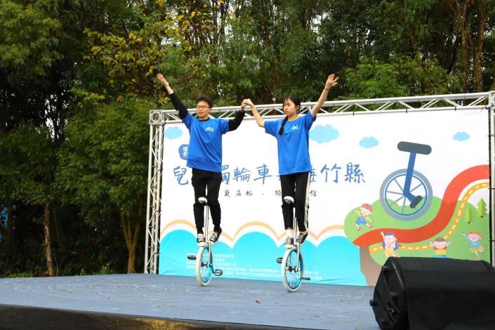 官網-獨輪車教練示範表演。.JPG