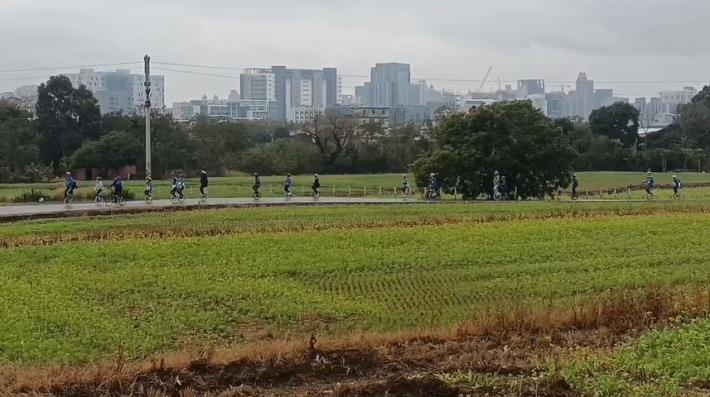 新竹縣第二屆兒童獨輪車壯遊1月19日登場，兒童選手暢遊竹22鄉道美麗風光。 (2).JPG