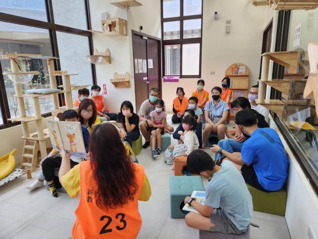 官網-新竹縣動保教育園區迎接學童與家長們參訪，透過說故事活動，讓民眾了解動保議題與知識。