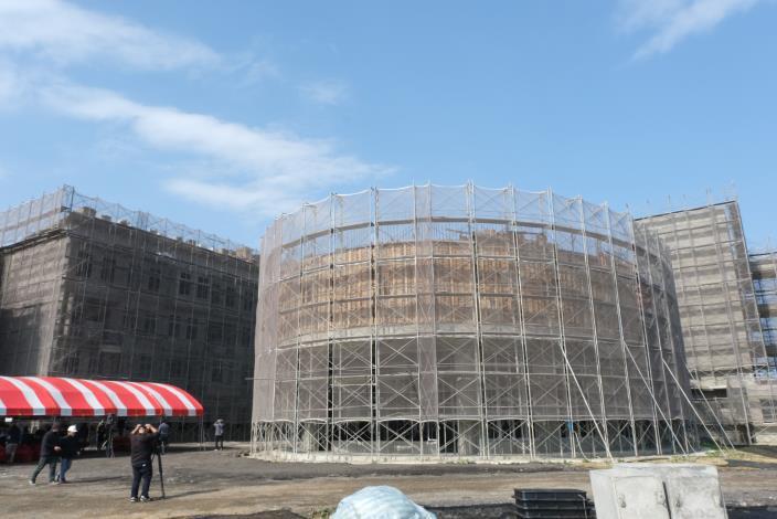官網-湖口高中高中部遷校校舍興建工程去年3月舉行上梁典禮。