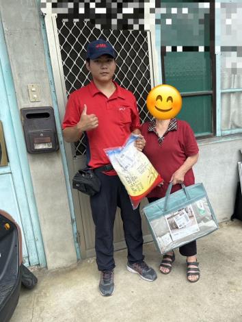 新竹物流親自將愛心物資送到受助戶家中S__42516664_0