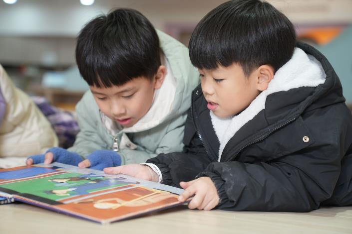 中山國小榮獲閱讀磐石學校獎，在校園推廣閱讀活動。 (2)