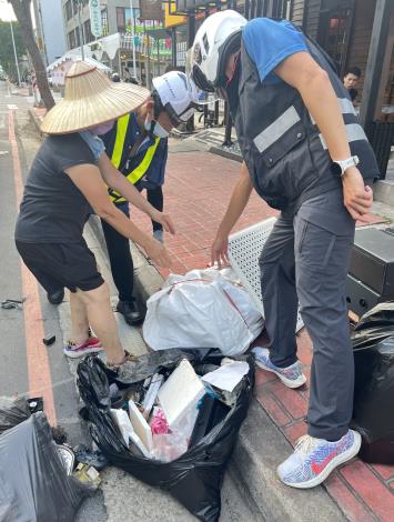 竹北市公所落實破袋檢查與資源回收.JPG