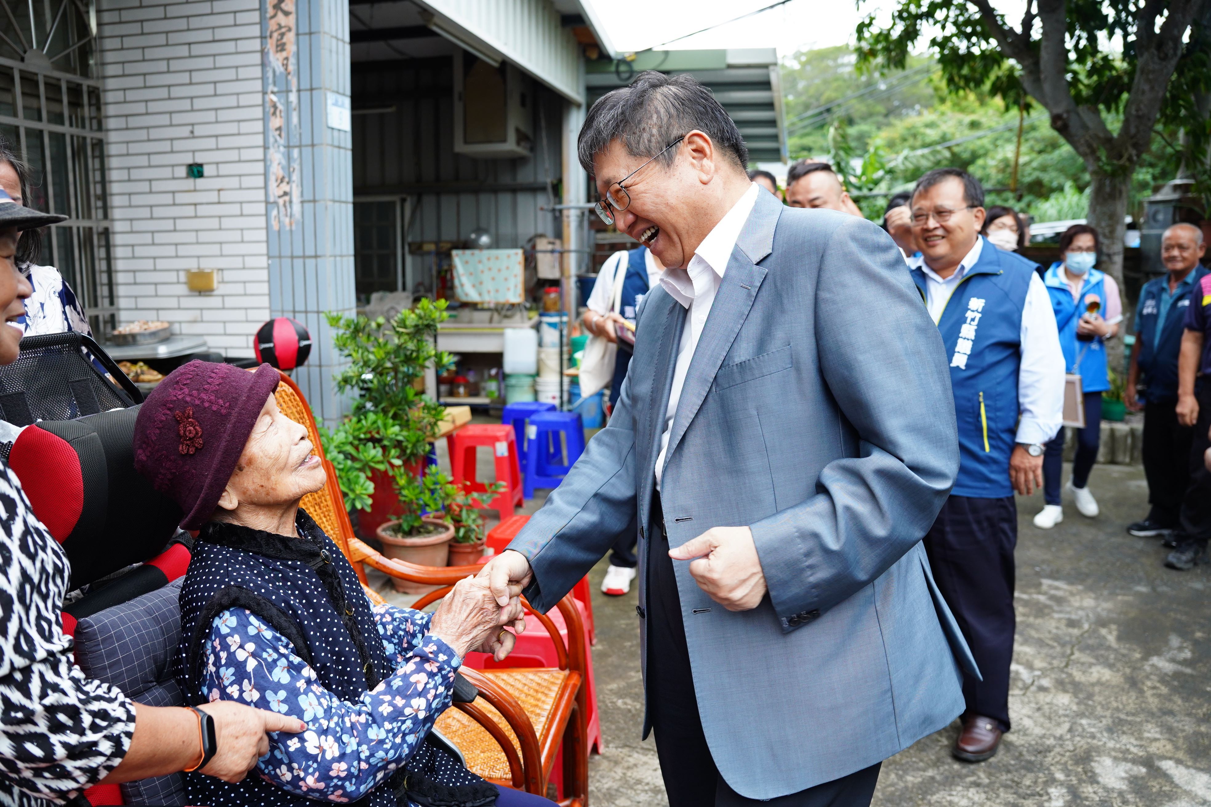 新竹縣長楊文科113年拜訪寶山鄉百歲人瑞張徐賢妹