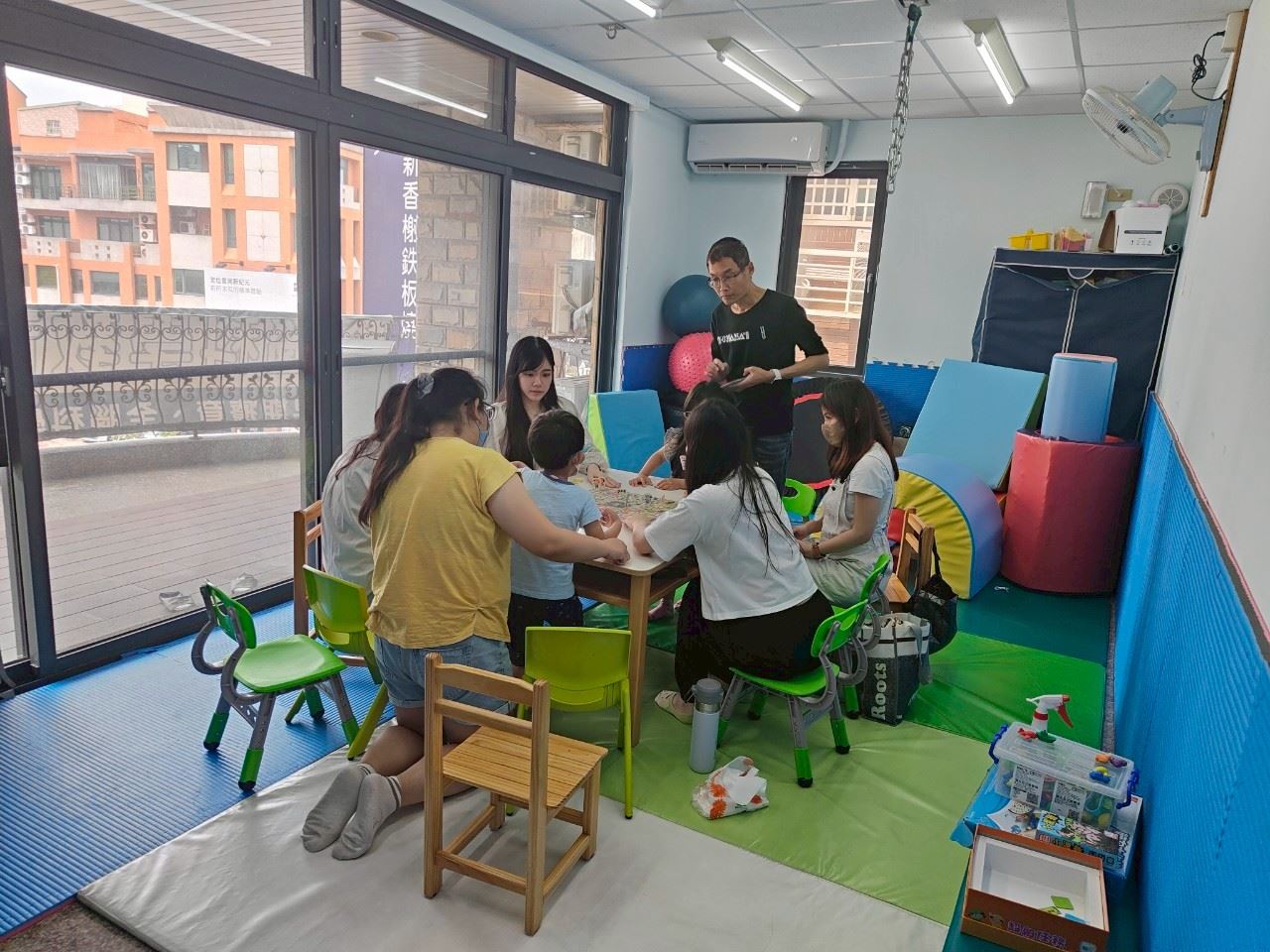 官網-由全腦協會專業老師帶領親子共同體驗，學習增加與家中寶貝互動及有助於孩子發展的各項技巧