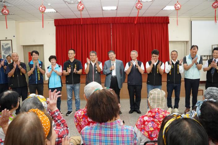 官網-新竹縣長楊文科表揚長輩們的表現，誇讚是大家的榜樣!.JPG