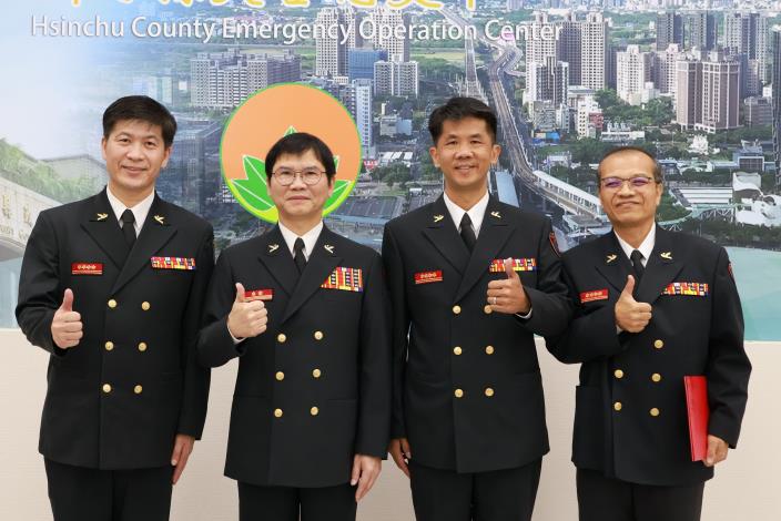 (左起)第一救災救護大隊大隊長劉彥承、消防局局長陳中振、第二救災救護大隊大隊長林忠億、第三救災救護大隊大隊長林源淵.JPG