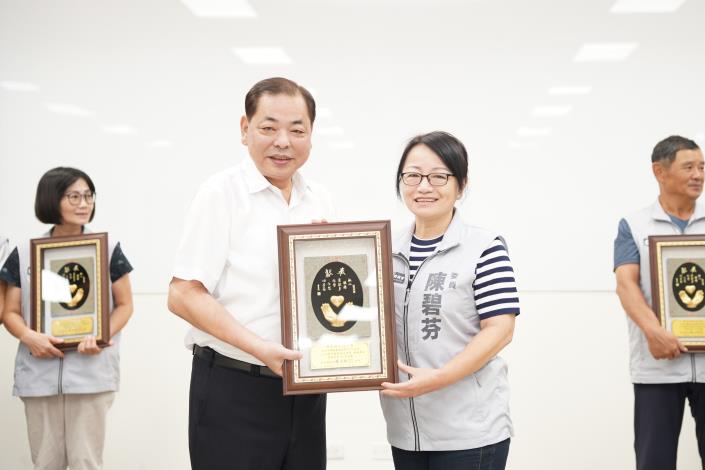 官網DSC09048竹北市調解委員陳碧芬獲得縣長獎表揚.JPG