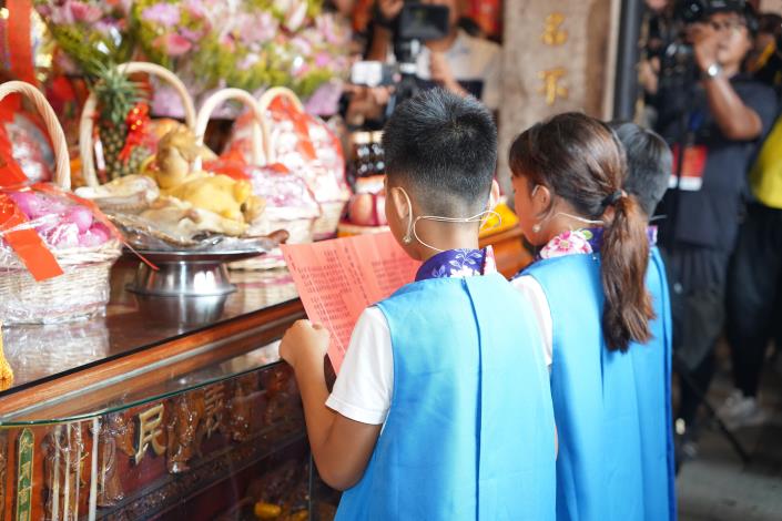 官網DSC06616_0義民祭開幕式邀請關西、東光國小的學生擔任祝禱生