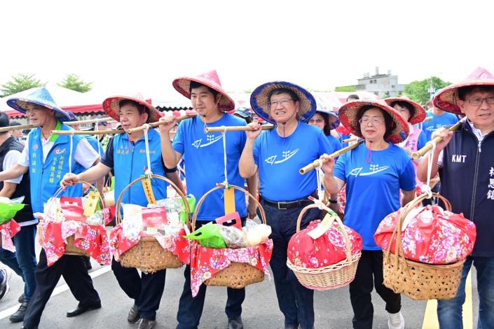 官網－義民祭開幕式，來賓共同挑擔進場