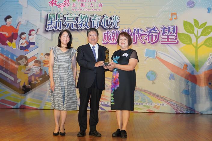 勝利國中王淑蘭校長獲教育部師鐸獎DSC04083.JPG