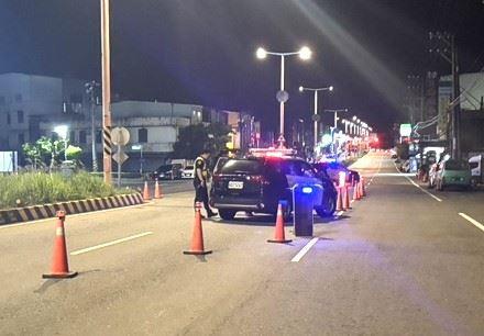 警方臨檢取締改裝車輛。