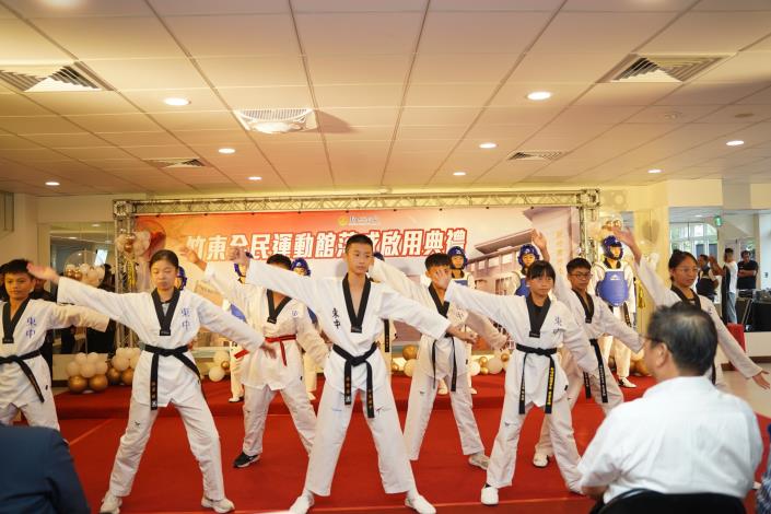 官網DSC00290竹東國中跆拳道隊為開幕表演.JPG