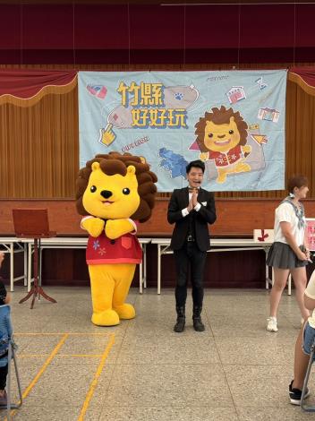 皮皮獅人氣高漲，吸引許多民眾參與同樂會2