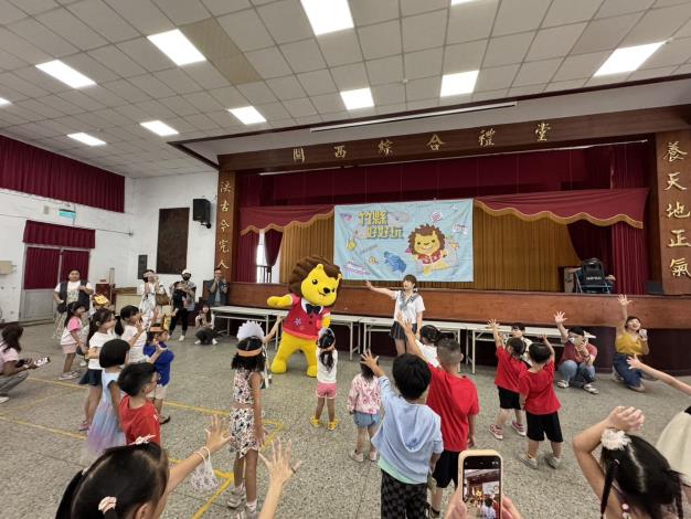 皮皮獅人氣高漲，吸引許多民眾參與同樂會1