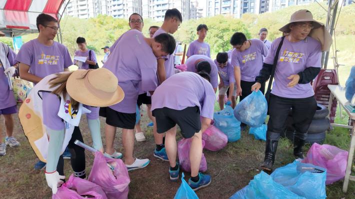 官網-青年志工共清理出136公斤垃圾