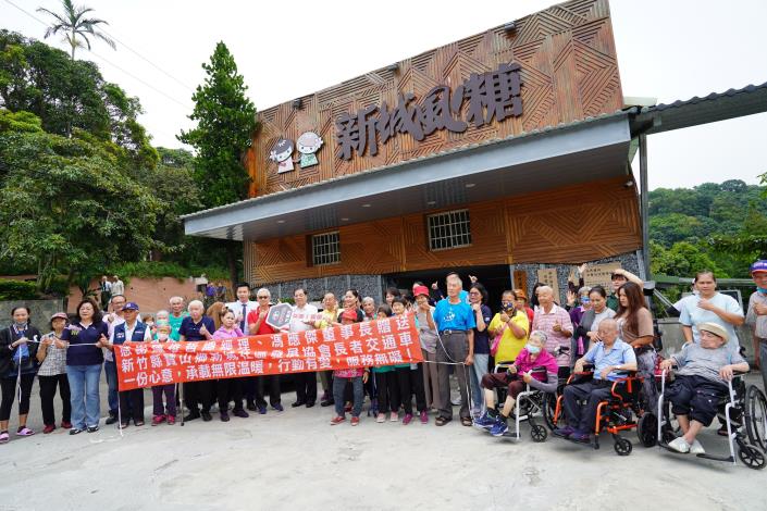 網~ 長輩開心獲贈接送車DSC04739.JPG