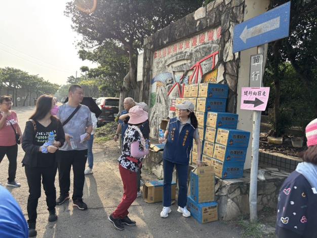 官網-竹縣總工會今(27日)於新豐鄉池和宮舉辦勞工親子健行活動 (2)