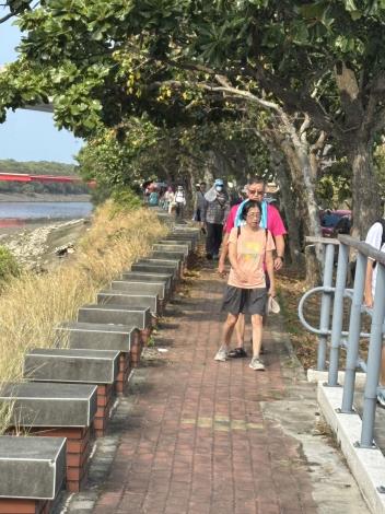 官網-總工會今(27日)於新豐鄉池和宮舉辦勞工親子健行活動