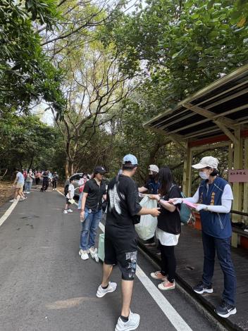 官網-竹縣總工會今(27日)於新豐鄉池和宮舉辦勞工親子健行活動 (3)