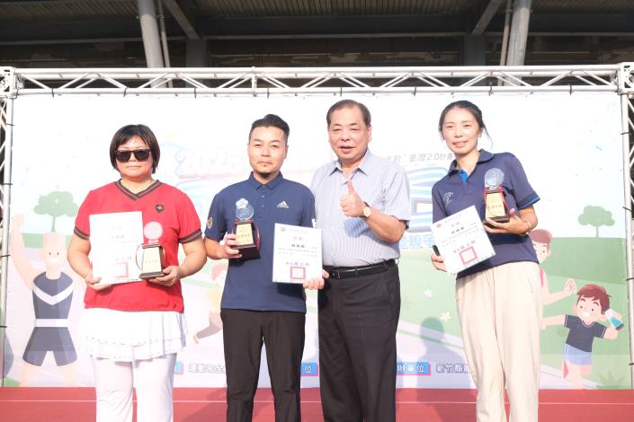 官網-副縣長陳見賢表揚推展體育有功人員 (2).JPG