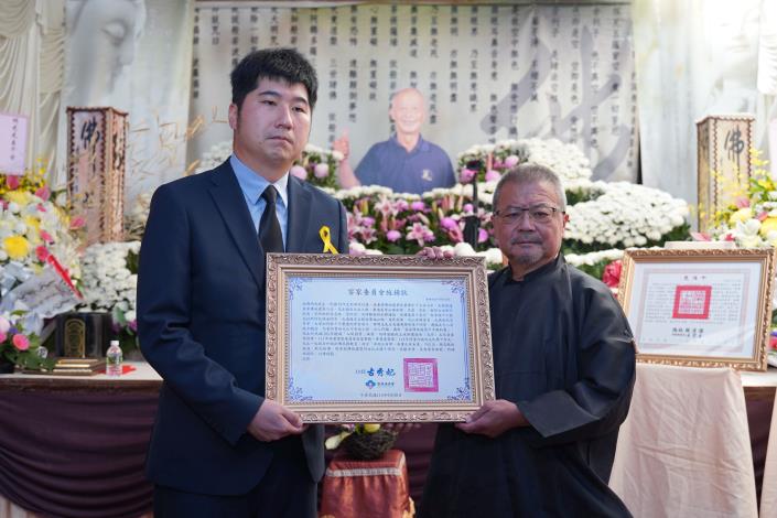 網 邱星崴副主委 頒發客委會陞楊狀DSC04878.JPG