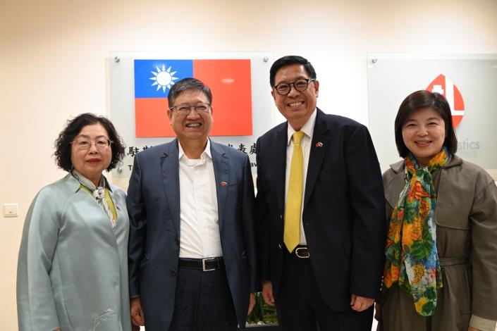 官網-楊文科縣長此行並拜會駐斯洛伐克李南陽大使，感謝代表處協助促成巡演